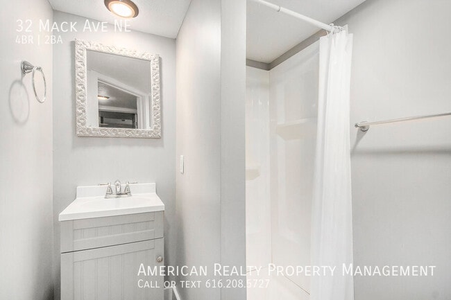 Building Photo - 32 Mack Ave NE