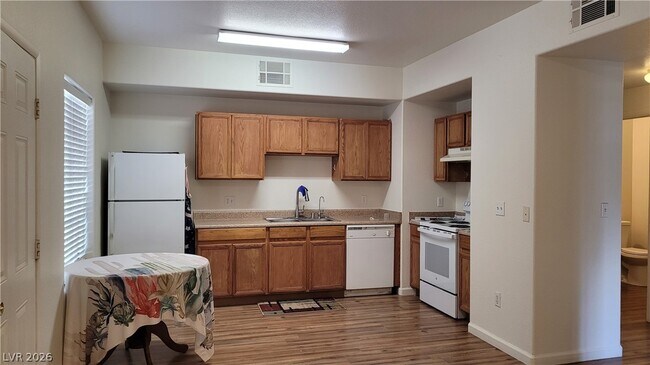 Building Photo - 2151 Hussium Hills St