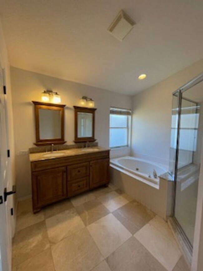 Building Photo - Carrollwood area , Andover Community , 3 Bedroom 2 Bath with beautiful Outdoor Living space. For ...