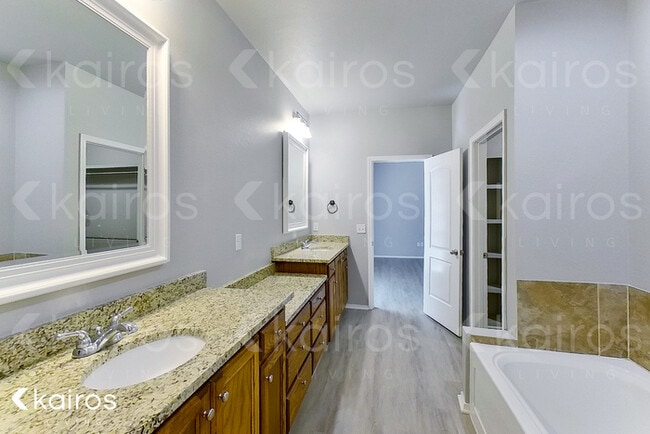 Building Photo - 9822 Prather Ave