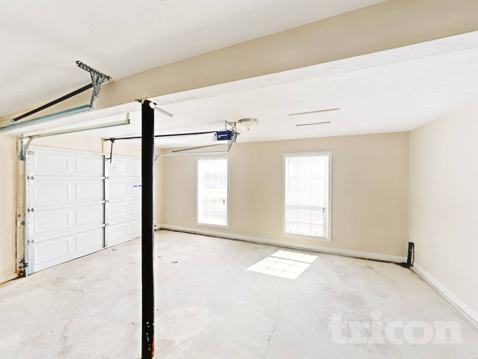 Building Photo - 3270 Summit Pl Dr