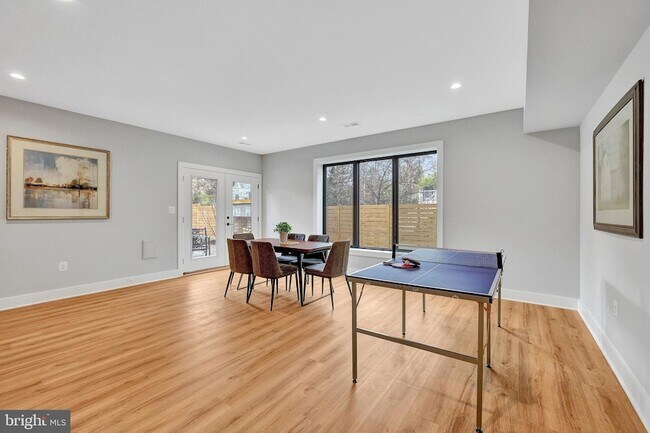 Building Photo - 1100 Balls Hill Rd