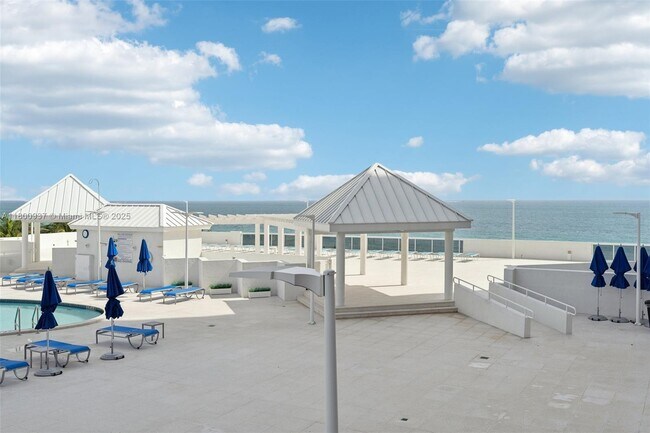 Building Photo - 16711 Collins Ave