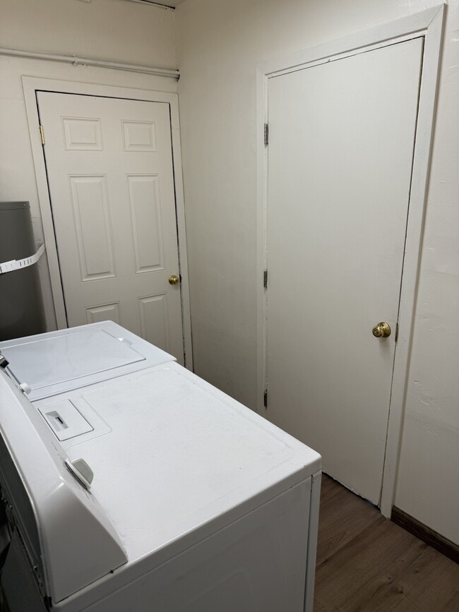 Building Photo - 1454 Beverly Dr