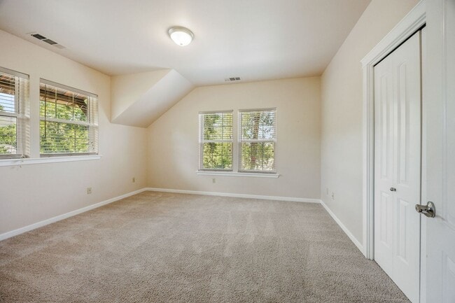 Building Photo - Peaceful 2-bedroom 1-bath Cottage with Deck, Privacy, and Scenic Views! $200 Utility fee pays for...