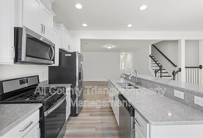 Building Photo - 2105 Nandina Trl