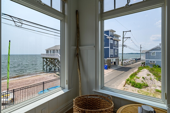 Building Photo - 2154 Fairfield Beach Rd