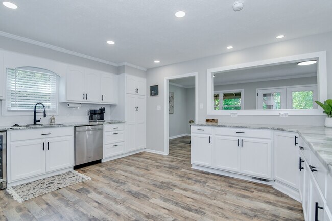 Building Photo - 219 Jasper Rd