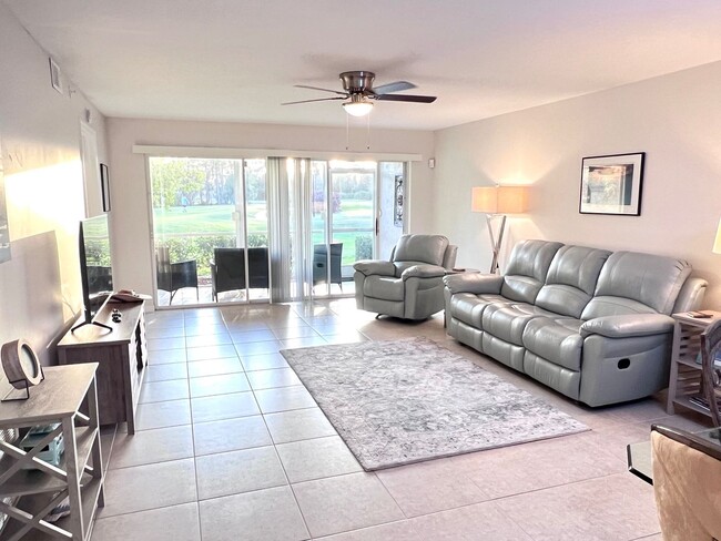 Building Photo - ** 2 BED-2 BATH FIRST FLOOR CONDO AT GLENM...