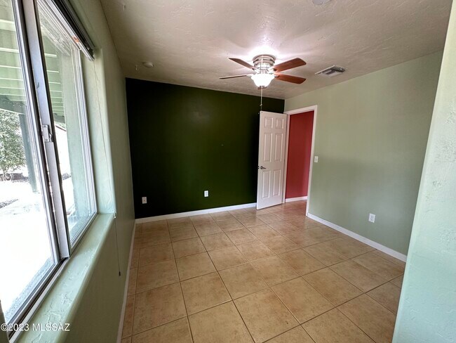 Building Photo - 2208 N Rita Ave