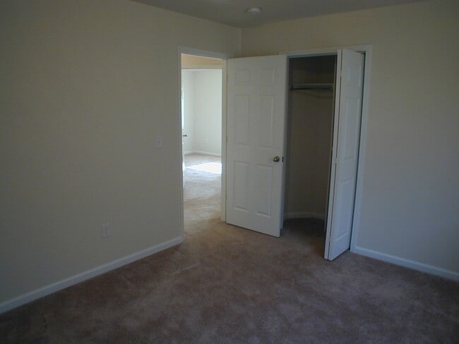 Building Photo - Country West212