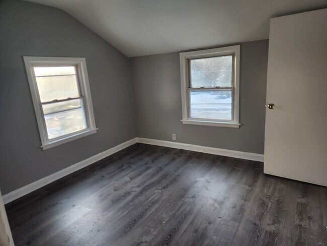 Building Photo - 4264-4266-4266 N Sercombe Rd