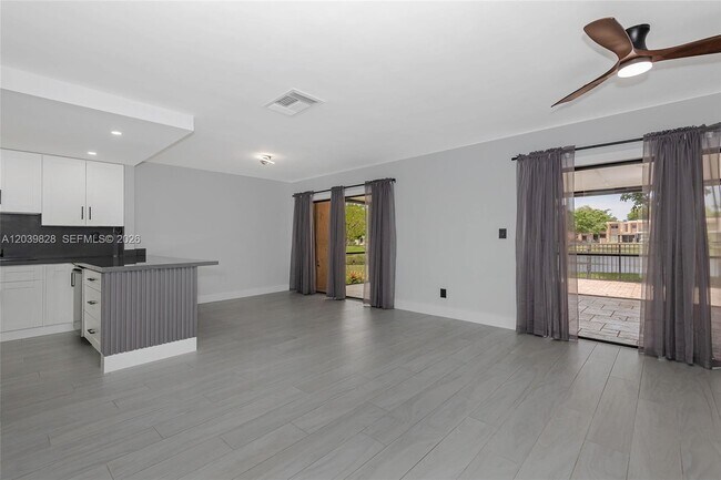 Building Photo - 6653 SW 140th Ave