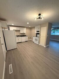 Building Photo - 4320 Harbison St