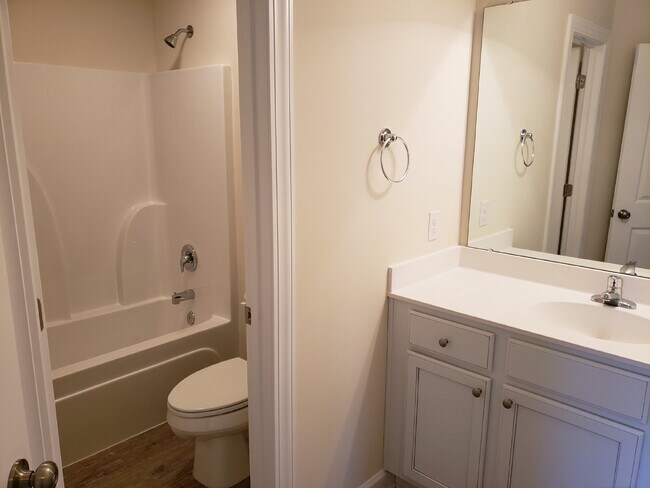 Building Photo - Three-Bedroom Home for Rent in New Riverside!