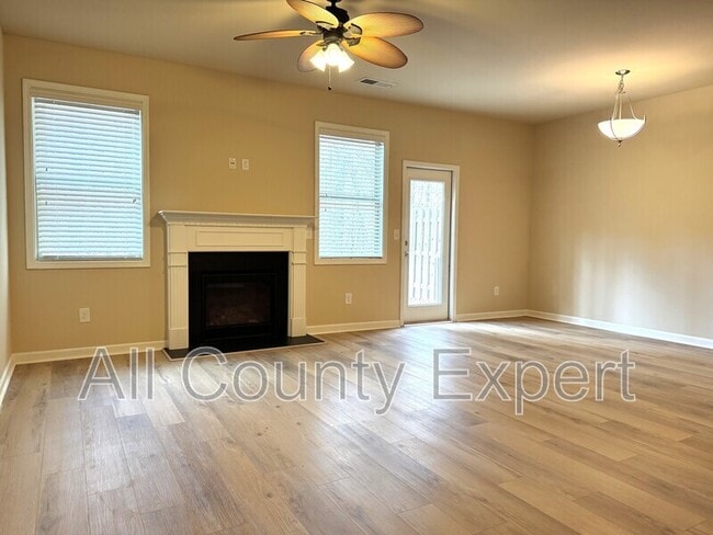 Building Photo - 187 Townview Dr