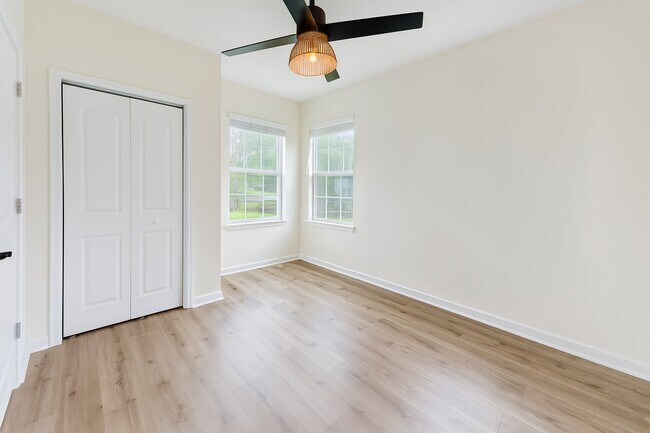 Building Photo - 9011 Royal River Cir
