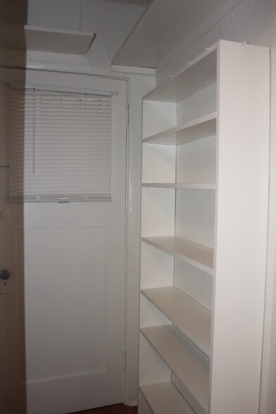 Building Photo - 911 S Marguerita Ave