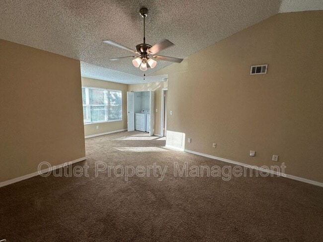 Building Photo - 4560 Commander Dr