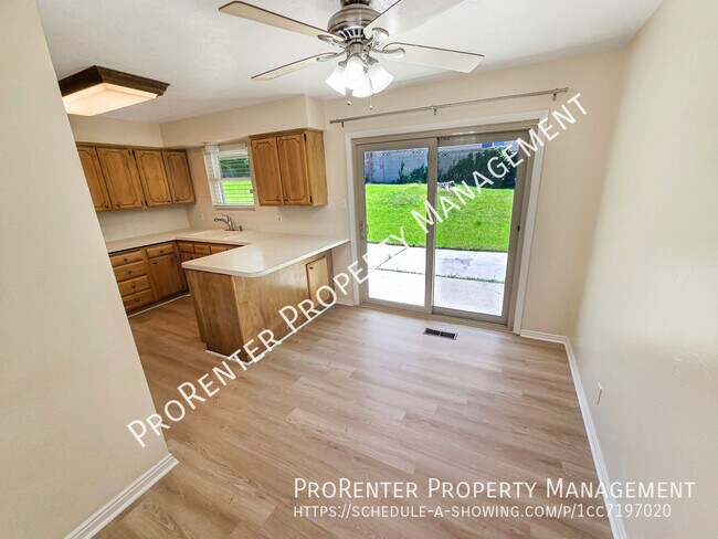 Building Photo - 1094 Beverly Way