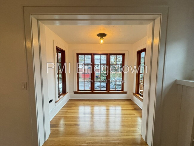 Building Photo - 4733 SE Yamhill St