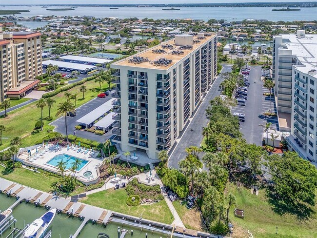 Building Photo - 690 Island Way