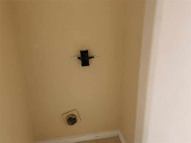 Building Photo - 5613 Hollow Pines Dr