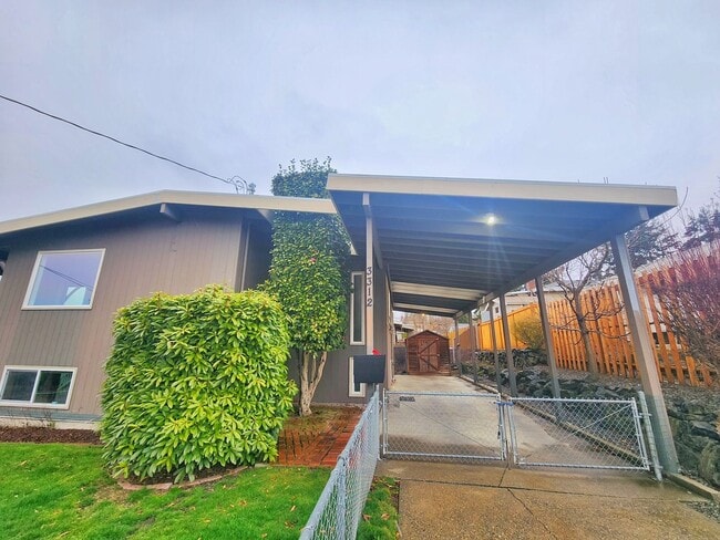 Building Photo - Beautiful 4 Bed 3 Bath Spacious Home in Renton