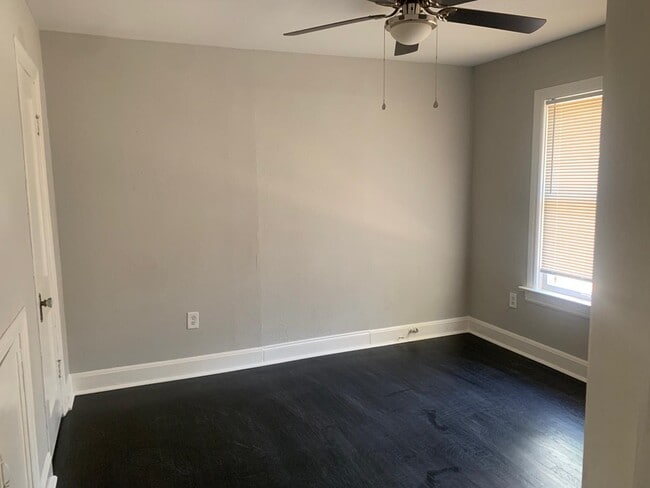 Building Photo - 136 Glendale St