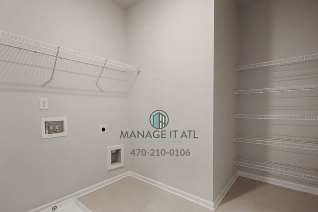 Building Photo - Modern 3-level Townhome featuring 4 bedrooms and 3 1/2 baths