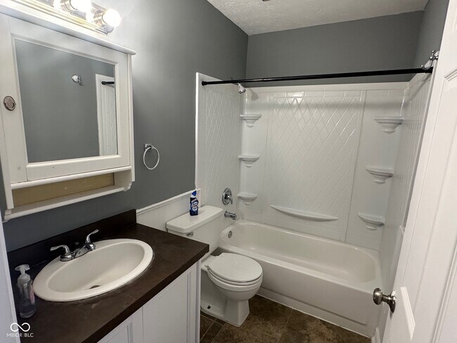 Building Photo - 7890 Benjamin Dr