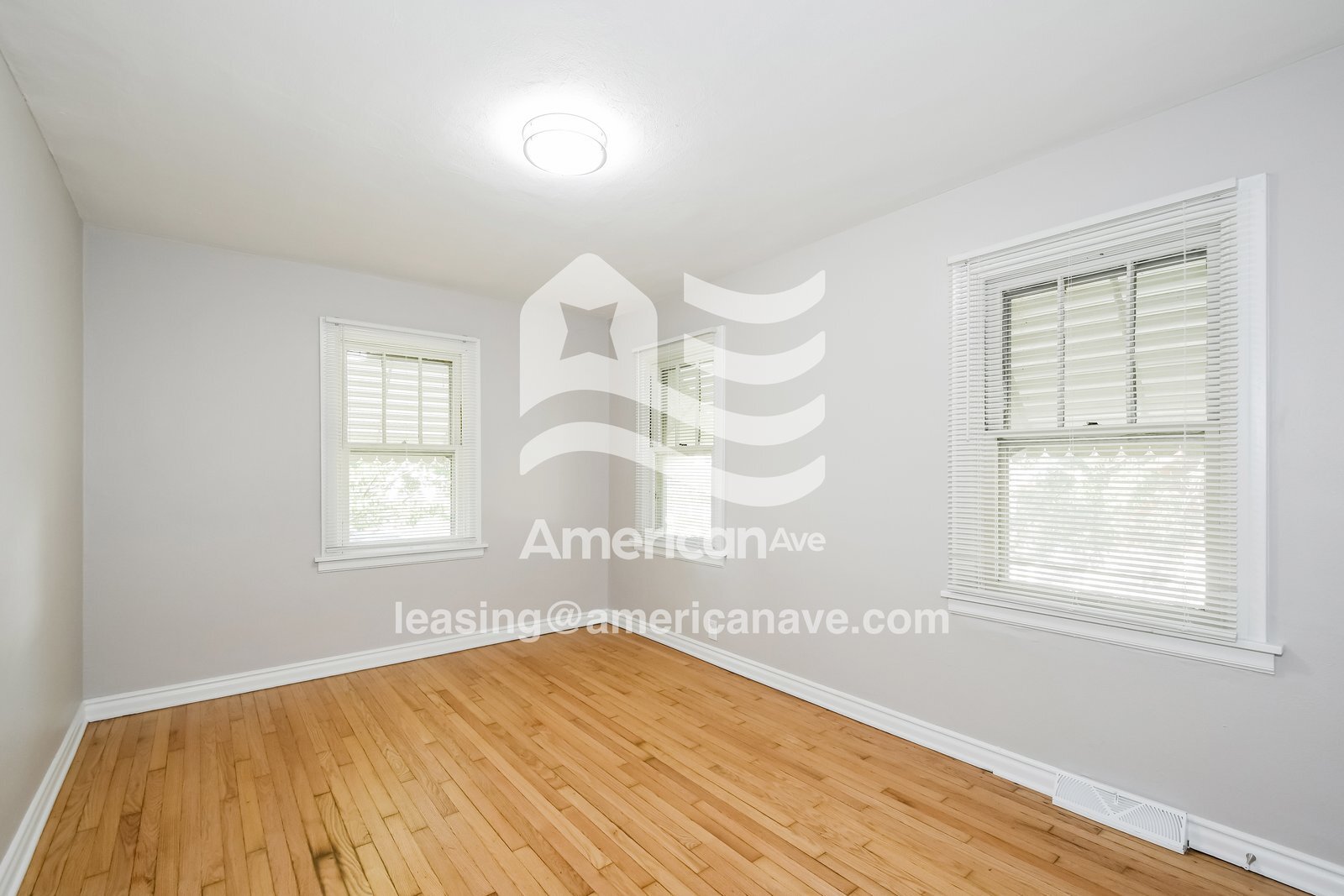 Building Photo - 1017 Lakeview Ave