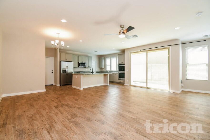 Building Photo - 9314 E Strobe Ave