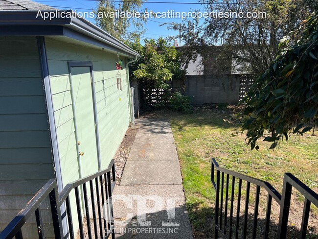 Building Photo - 1016 16th Ave