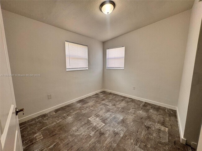 Building Photo - 3501 SW 41st St