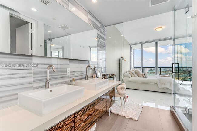 Building Photo - 1100 Biscayne Blvd
