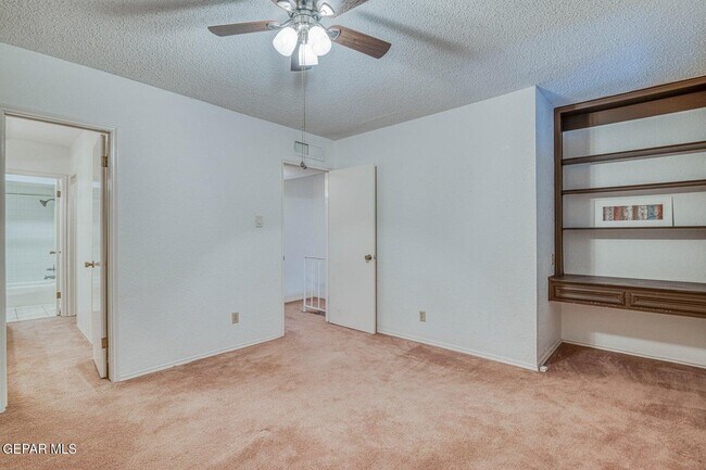 Building Photo - 6201 Escondido Dr