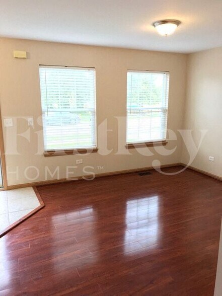 Building Photo - 7010 Paradise Cir