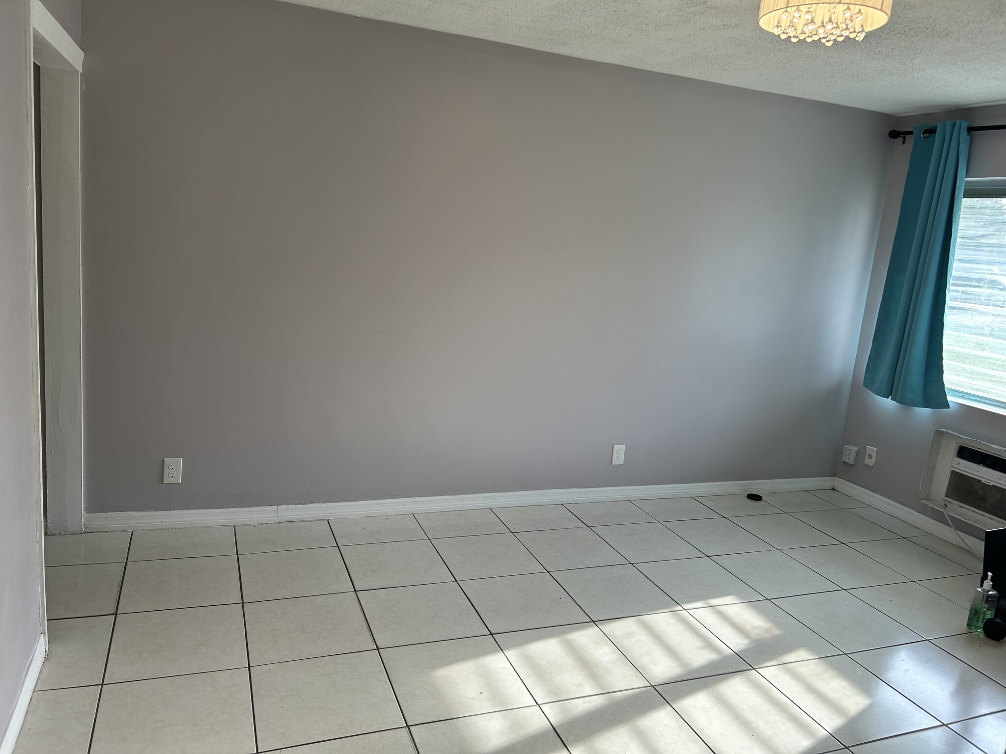 bed1 - 2230 Douglas St