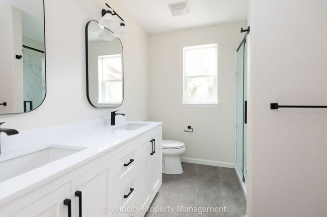 Building Photo - Remodel SW Redmond Home