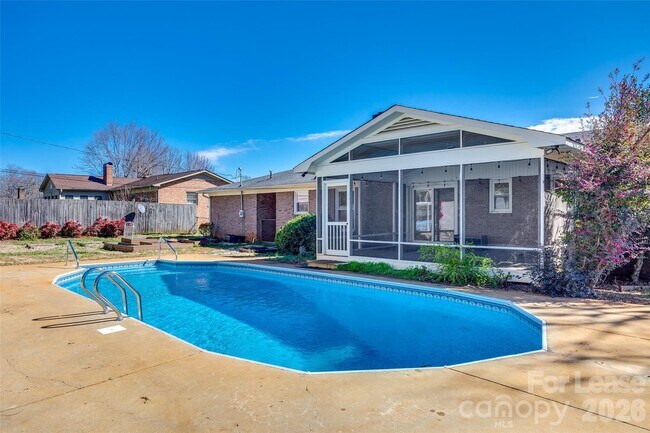 Building Photo - 1615 Tillman St