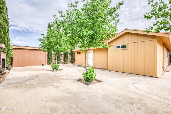 Building Photo - 5733 Saplinas Rd