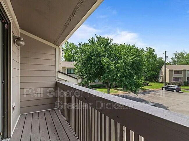 Building Photo - 717 Barlin Ct