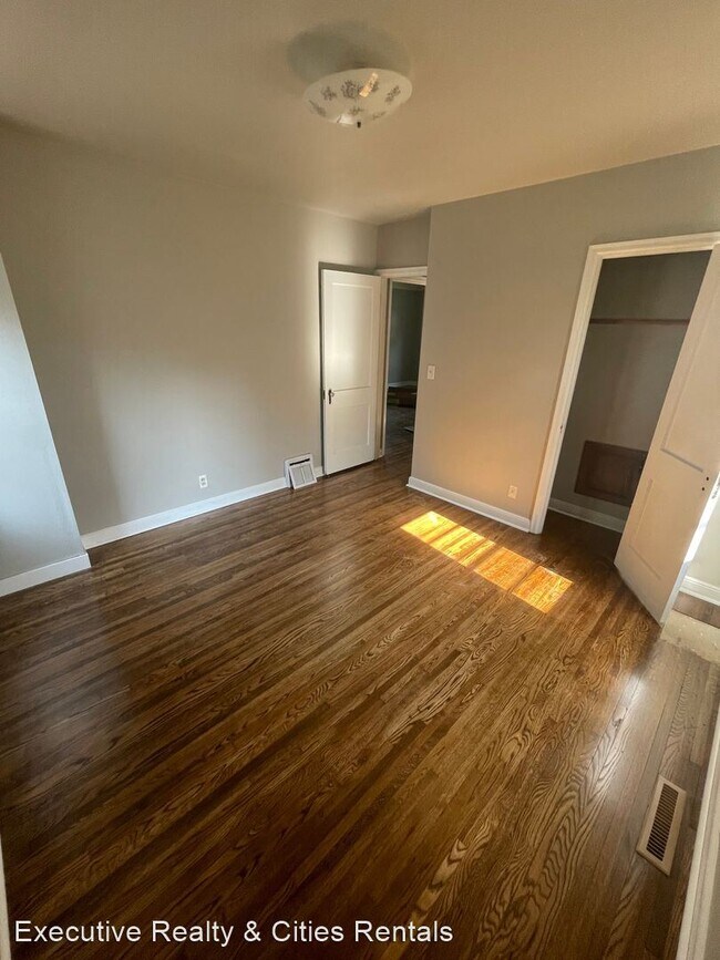 Building Photo - 3 br, 1 bath House - 5330 Girard Ave N