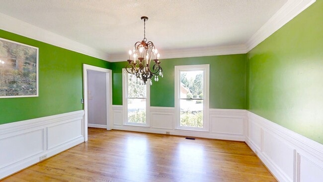 Building Photo - 4130 Knollcrest Cir N