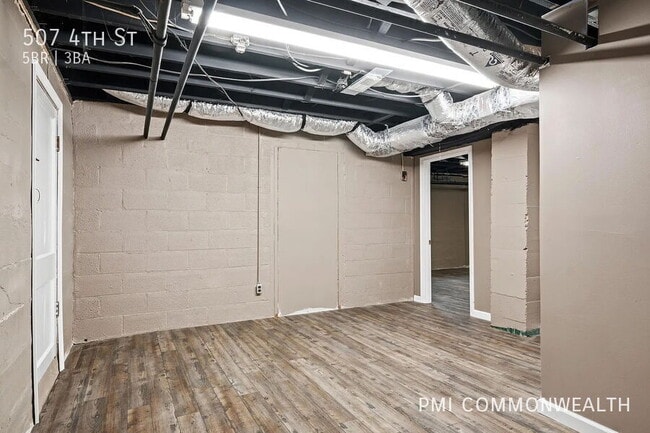 Building Photo - 507 4th St