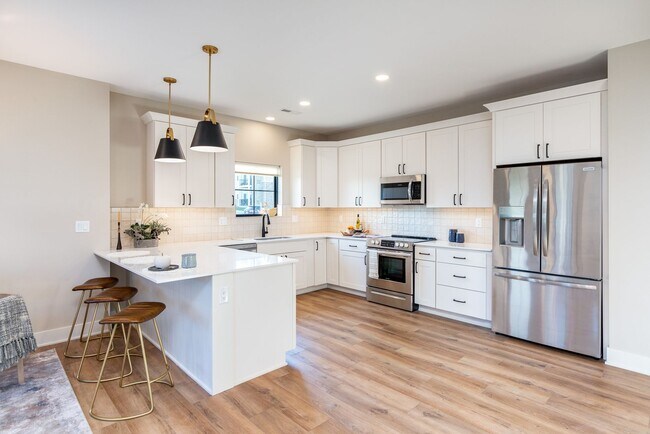 Building Photo - 2105 Aikman Dr