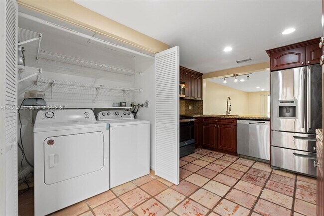 Building Photo - 4651 NW 90th Ave