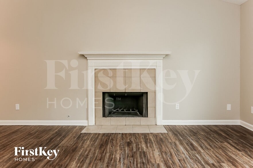 Building Photo - 6319 Hillview Ln