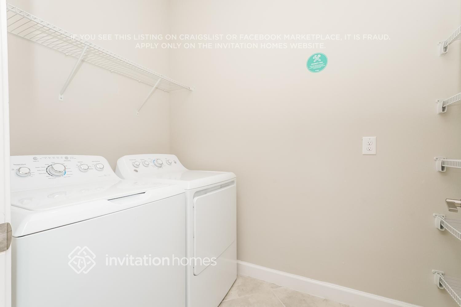 Building Photo - 2900 Coach Manors Way